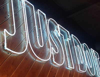 Fabricacion luminoso neon Nike Madrid Fabricacion luminoso neon Nike Madrid